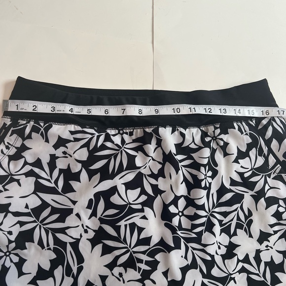 Lands End Athletic Floral Black/White  Skort size 12 - Picture 8 of 9